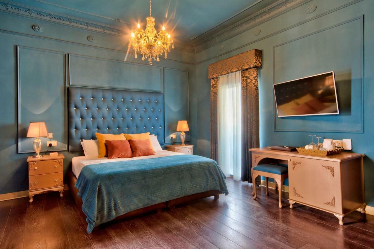 Julina Boutique Living